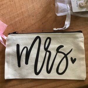 Bachelorette Bridal Shower Games Veil  Earrings Sunglasses Mrs Bag